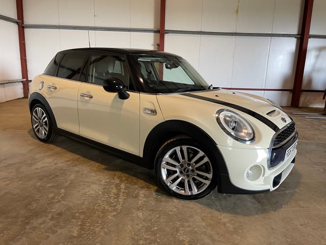 Mini Cooper S - Thumbnail 2