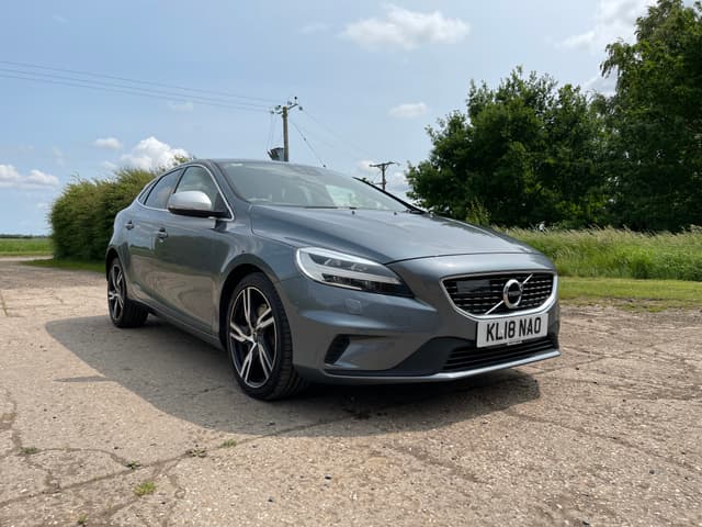 Volvo V40 - Thumbnail 1