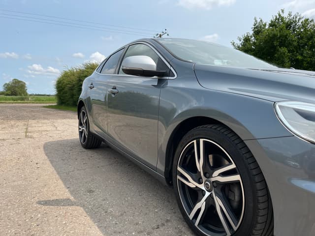 Volvo V40 - Thumbnail 2