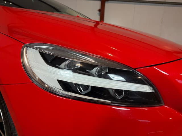 Volvo V40 - Thumbnail 3