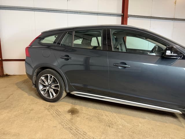 Volvo V60 CrossCountry - Thumbnail 4